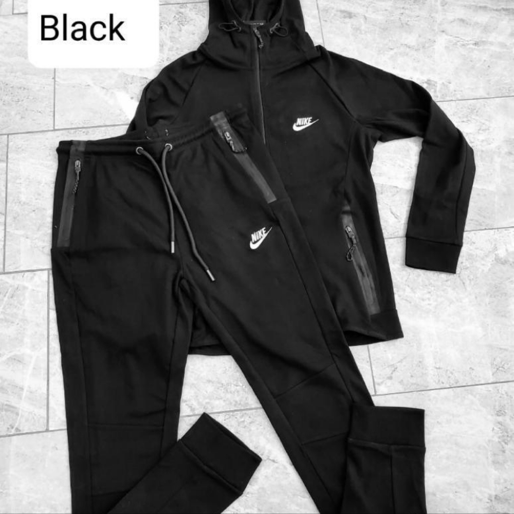 Nike - Picture 3 of 12
